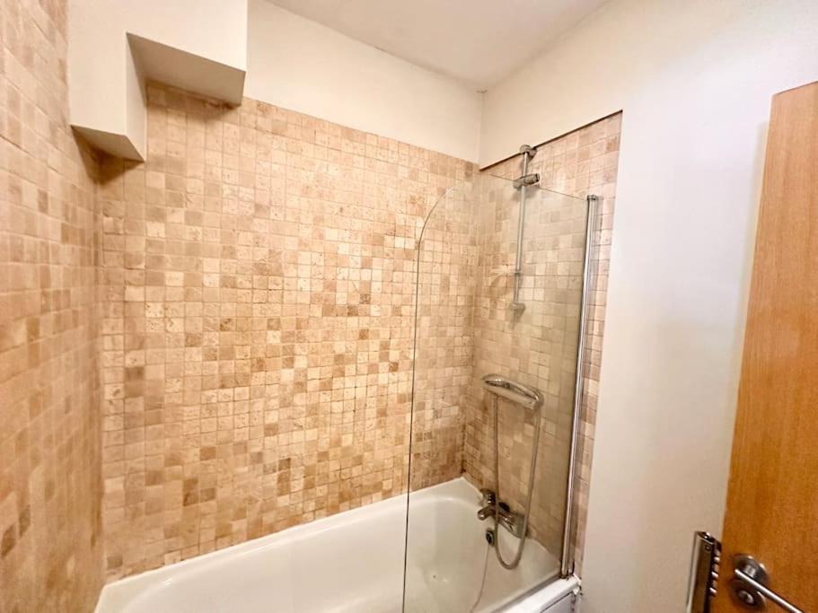 2 Bedroom In Se13 Londres